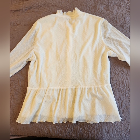 John Paul Richard EUC Stretch Lace Cream Button-up Top Petite Large - Picture 2 of 6